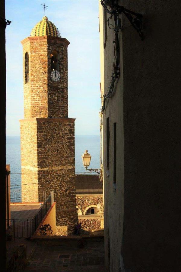 La Tartaruga Spiaggiata - Bilocale Centrale A Pochi Metri Dalla Spiaggia Castelsardo Exterior photo